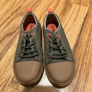 Old Navy shoes green and tan